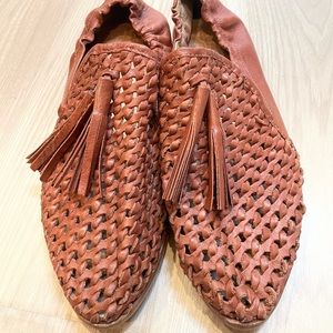 Anthropologie Bird of Flight Woven Leather Slip On Flats With Tassel Size 9